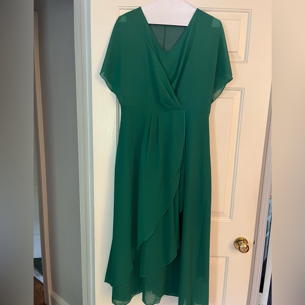 NWT Green Pleated Front Slit Midi Dress